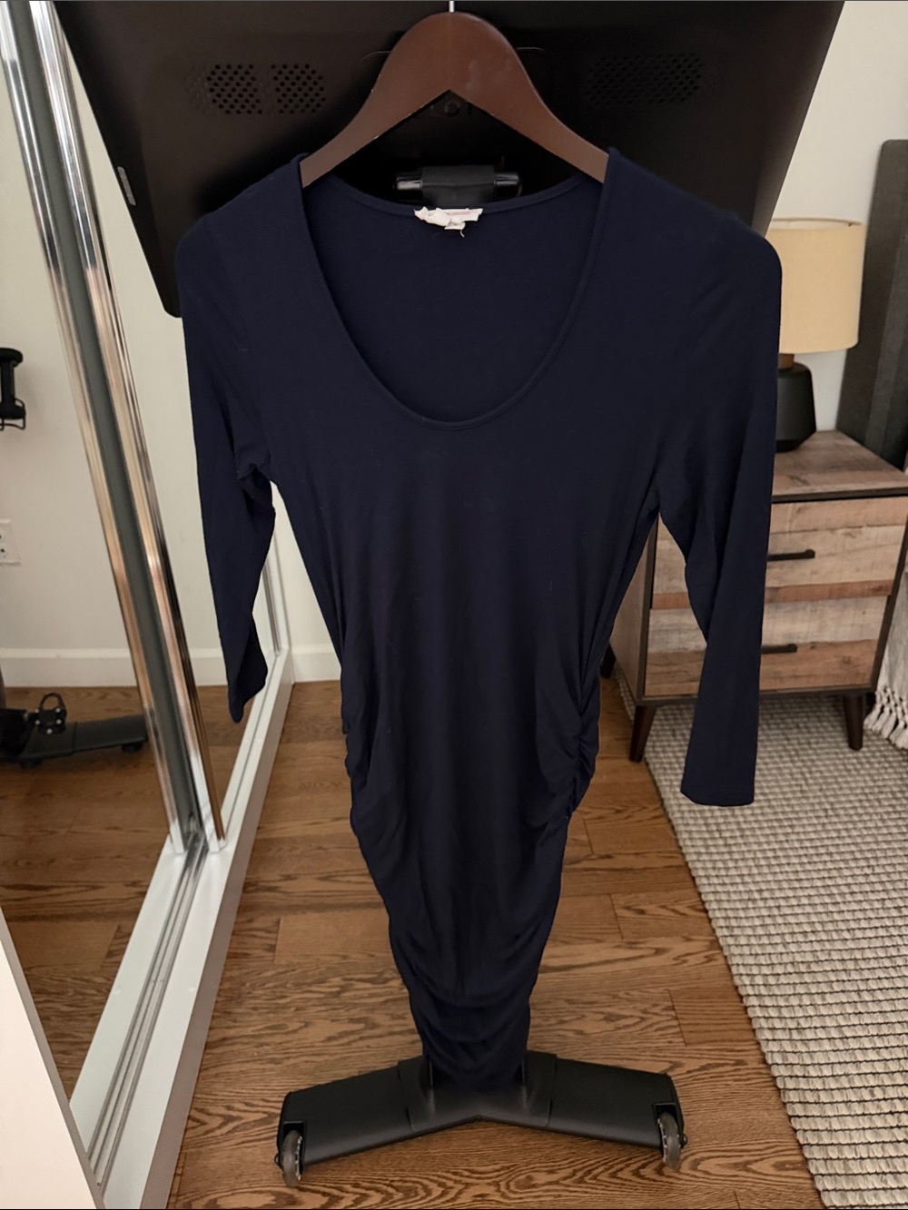 Ingrid & Isabel Maternity Women's Navy Long Sleeve Scoop Neck Ruched Dress